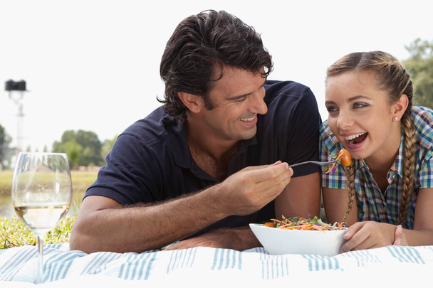 couple eating salad in the restaurant - Φωτογραφία, εικόνα