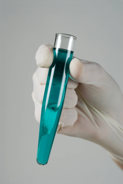 hand holding test tube with liquid isolated on white background - Foto, Bild