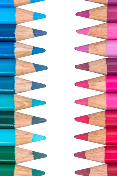 Dos filas opuestas con lápices de colores
 - Foto, Imagen
