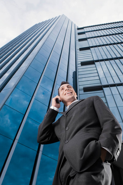 business man talking on mobile phone and looking away - Фото, зображення