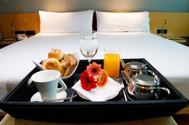 breakfast, croissants, coffee and milk on the table - Foto, Bild
