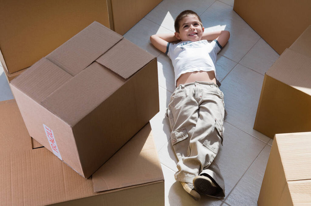 happy young woman moving to new home - Fotoğraf, Görsel