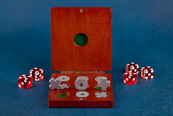 Tic Tac Toe in wooden box and dice, close up, shallow depth of field - Фото, изображение