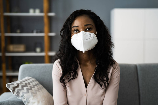 Woman On Coronavirus Quarantine In Protective Face Mask - 写真・画像