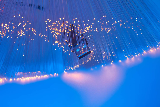 Data can be transmitted over copper wire and fiber optics. - Foto, afbeelding
