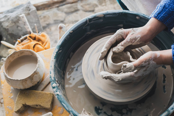 cannot create a clay pot on a potter's wheel. failure to create a ceramic product - Foto, Imagem