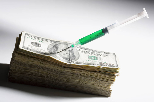 syringe with money and dollar banknotes - Foto, Imagen