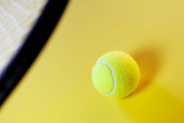 Close-up of a tennis ball and a tennis racket - Fotoğraf, Görsel