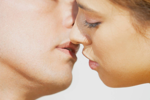 close-up of a couple kissing each other - Foto, afbeelding