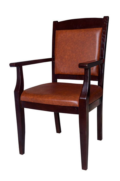 Drewniane krzesło ze skórzaną poduszką izolowane na białym tle, praca ze ścieżką wycinania. - Zdjęcie, obraz