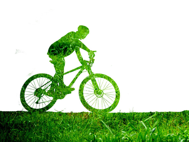 σιλουέτα του ποδηλάτη βουνό σε χρωματιστό φόντο με περικοπή διαδρομή - Φωτογραφία, εικόνα