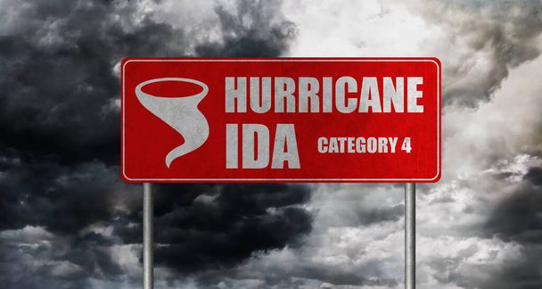 Flaga huraganu Ida z chmurami burzowymi w tle. Kategoria 4. Alarm huraganowy. 3D ilustracja. - Zdjęcie, obraz