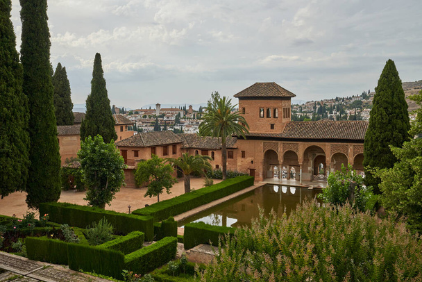 Jardines de la Alhambra en Granada. España  - Foto, Imagen