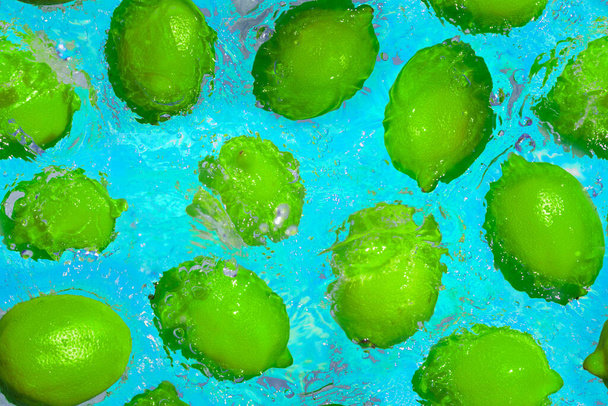 Yellow ripe lemons and limes in blue water. Seamless pattern. - Foto, Imagem
