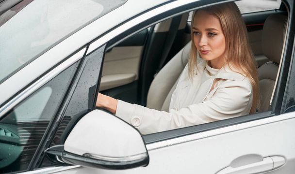 Beautiful young woman driving modern white car. - Foto, imagen