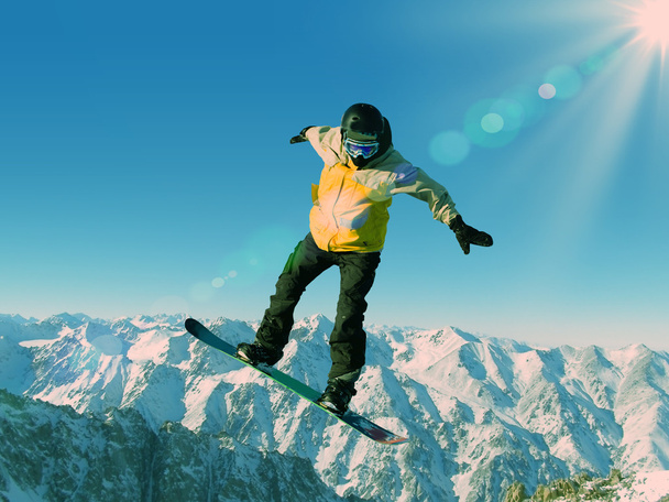 snowboarding v horách - Fotografie, Obrázek