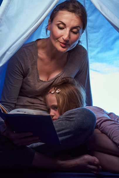 Female holding book and telling her stories before sleep - Foto, Bild