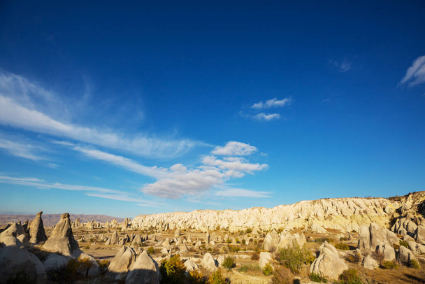 La famosa Cappadocia in Turchia nella stagione autunnale - Foto, immagini