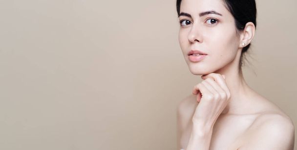 Beauty portrait of woman face with natural skin - 写真・画像