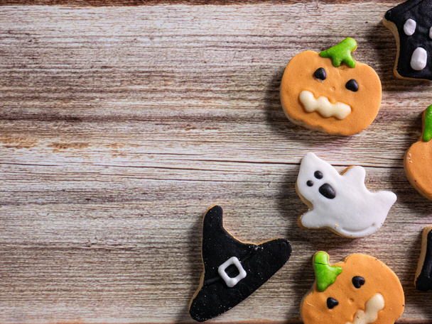 A Halloween mézeskalács cookie-k az élelmiszer és nyaralás koncepció - Fotó, kép