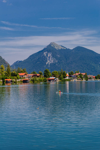 Wakacje nad pięknym jeziorem Walchen w Bawarii - Zdjęcie, obraz