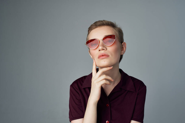 beautiful woman with sunglasses fashion light background - Photo, Image