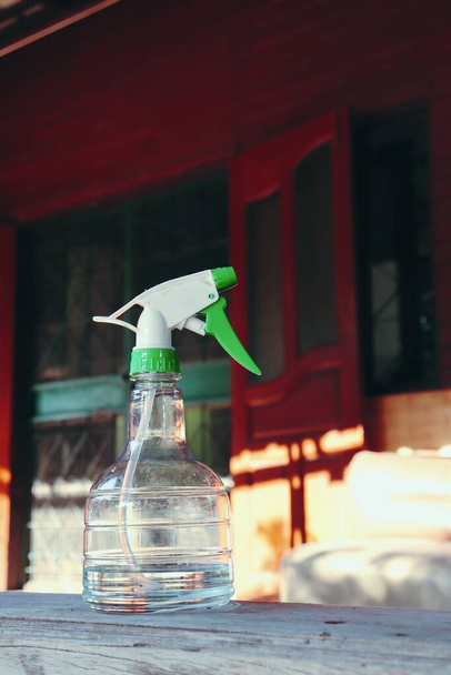 Spray palack koncepciója antibakteriális COVID-19 megelőzés fertőtlenítés belül. - Fotó, kép