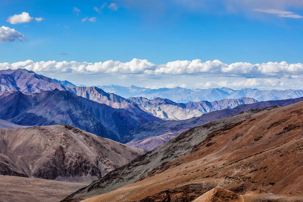 Vista perto de Tanglang la Pass no Himalaia - Foto, Imagem