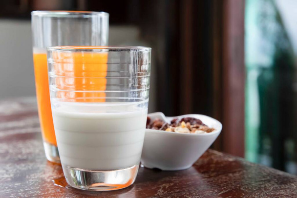 Western breakfast set, fresh milk, freshly squeezed orange juice and cornflakes - Photo, Image