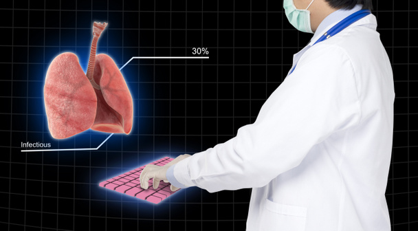 arts controleert prestaties van longen met computersysteem - Foto, afbeelding