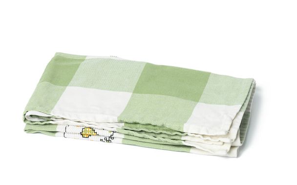 сложенное зеленое белье полотенце на белом фоне, вид сверху - Фото, изображение