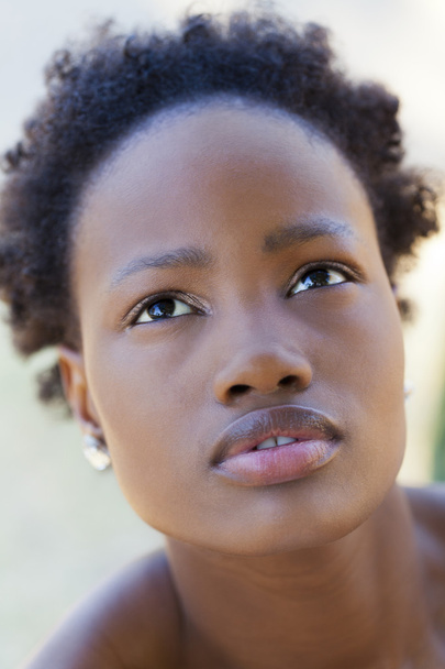 Outdoor Closeup Portrait Teen African American Girl - Valokuva, kuva