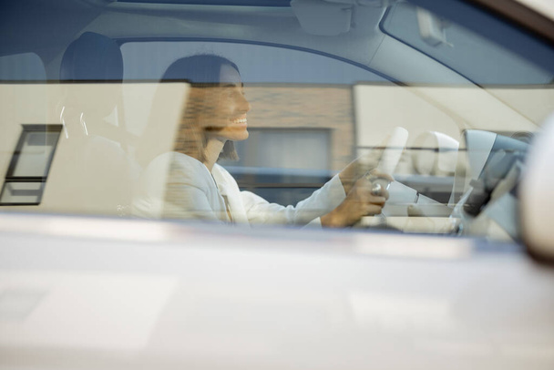 Business woman driving car - Фото, изображение