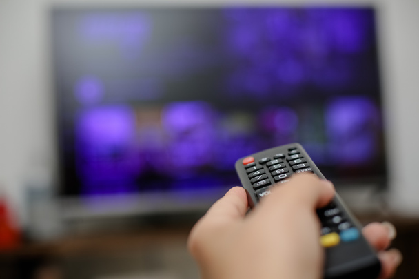 tv controle remoto para ligar e assistir séries e filmes. - Foto, Imagem