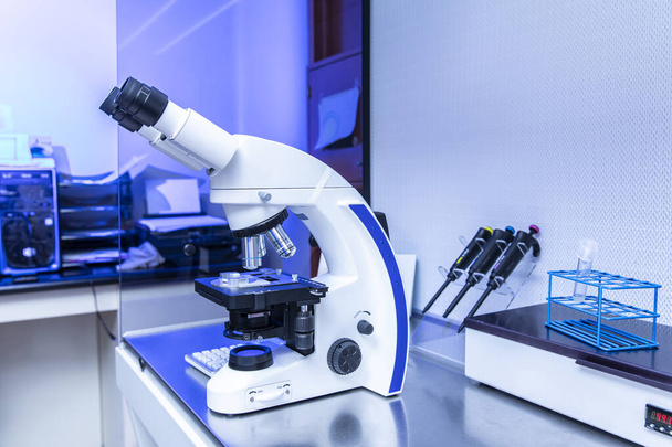 detail of clean medical instruments in laboratory - Foto, Bild