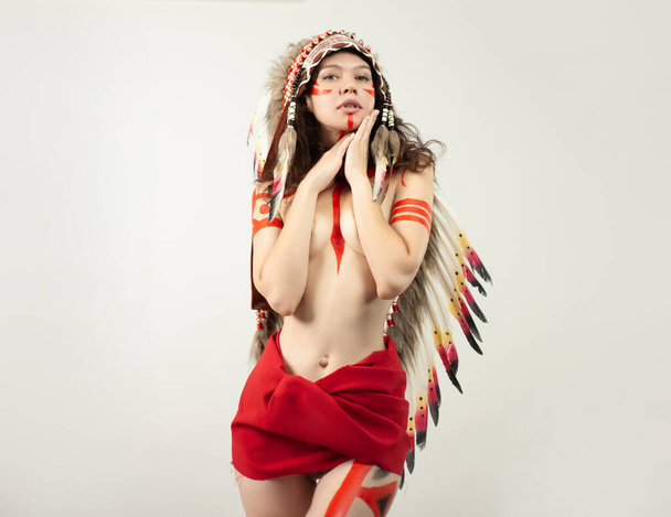 naked woman in native american costume with feathers - Φωτογραφία, εικόνα