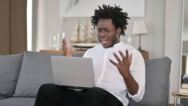 African Man reacting to Loss on Laptop at Home - Fotografie, Obrázek