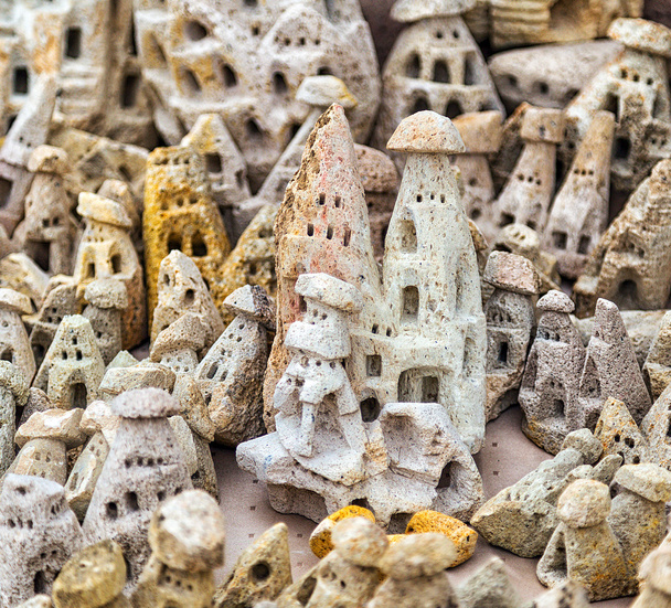 Cogumelos de pedra com artificial, Turquia
 - Foto, Imagem