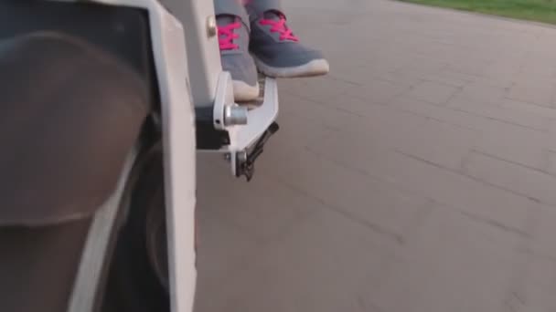 Rúgás Scooter láb közelkép - Felvétel, videó