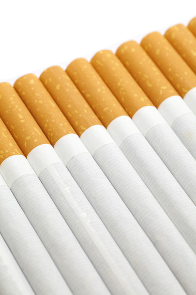 Cigarrillos con filtro marrón
 - Foto, Imagen