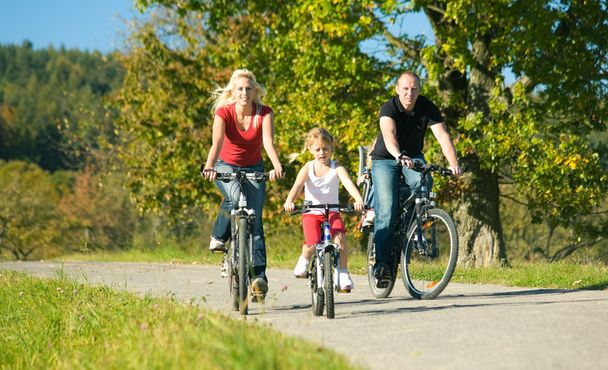 Perhe yhdellä lapsella ratsastus
 - Valokuva, kuva