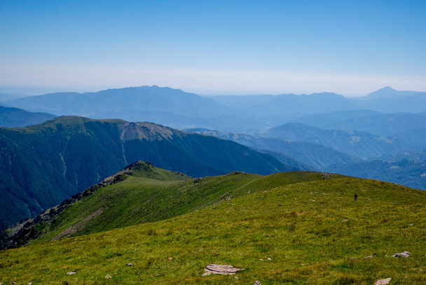 Kaunis näkymä Fagaras Romanian vuorilta, Suru huippu. - Valokuva, kuva