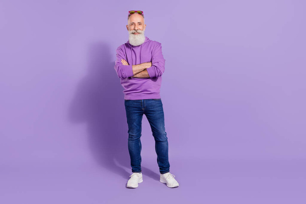Full length body size view of attractive cheerful content grey-haired man foldded arms isolated over purple violet color background - 写真・画像