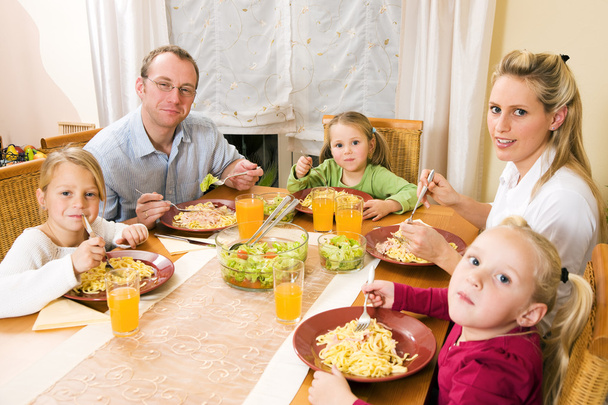 Rodzina robi śniadanie - Zdjęcie, obraz