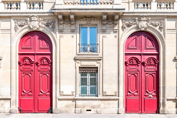 Paris, two wooden doors, typical building in the 7th arrondissement, a luxury district - Photo, Image