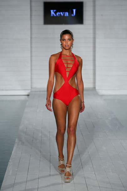 Model walks at Keva J. collection at SoHo Beach House - Foto, imagen