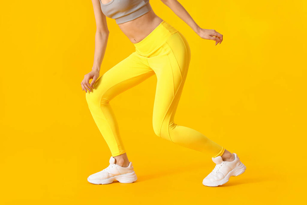Sporty young woman on color background - Photo, Image