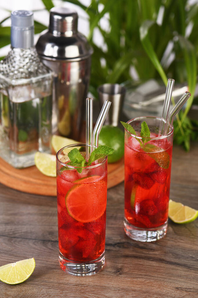 Fresh strawberries combined with fresh juice and tequila. This mojito cocktail is full of vibrant lime, berry and mint aromas. Enjoy your drink - Photo, Image
