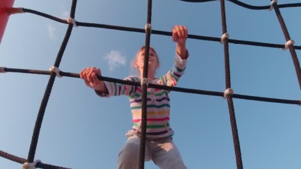 Halat Parkı 'na Tırmanan Mutlu Kız - Video, Çekim