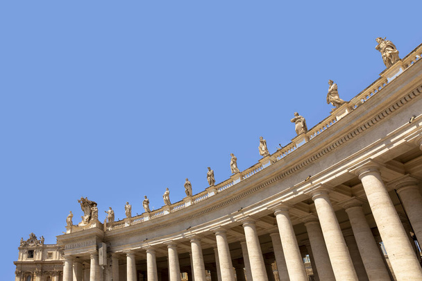 világhírű oszlopsor a Vatikánban a Szent Péter téren, Római oszlopsor a Vatikánban a Szent Péter téren, Róma, Olaszország - Fotó, kép